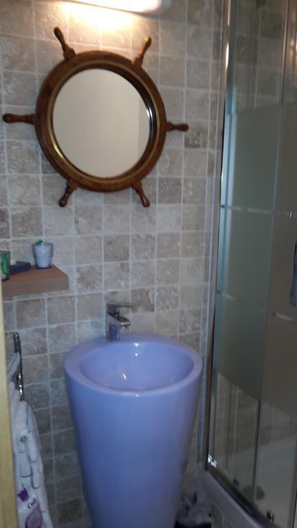 Le Saint Leonard...Il Est Bleu Honfleur Room photo